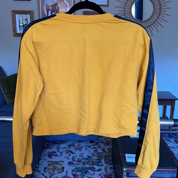 New York Taxi Style Crop Sweater - Picture 3 of 5
